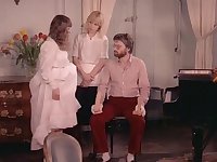 Threeway encounter with a novice woman (1979)