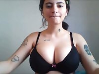 pierced babe sucking a dildo between tits live on webcam